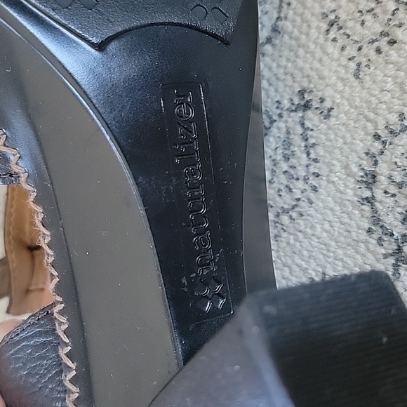 Ladies NATURALIZER LEATHER heeled sandals size 7.5! - Picture 2 of 6